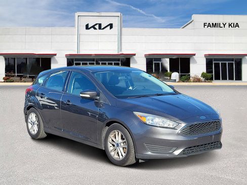 Used 2016 Ford Focus SE image 1