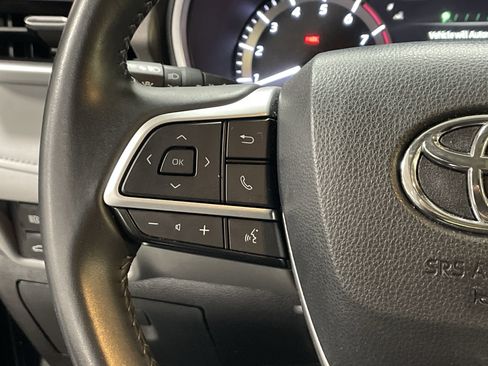 Certified 2024 Toyota Highlander XLE image 19