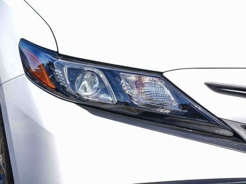 Used 2024 Toyota Camry SE w/ Convenience Package FWD image 4