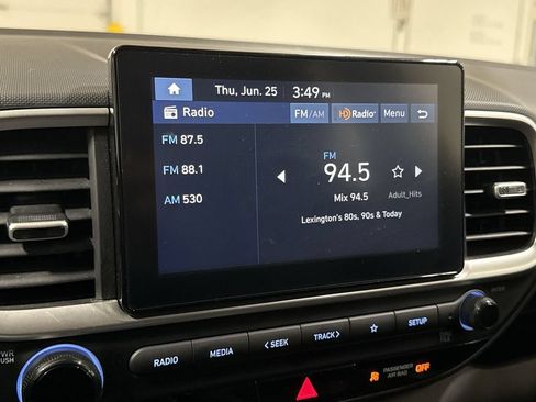 Used 2024 Hyundai Venue SEL FWD image 14
