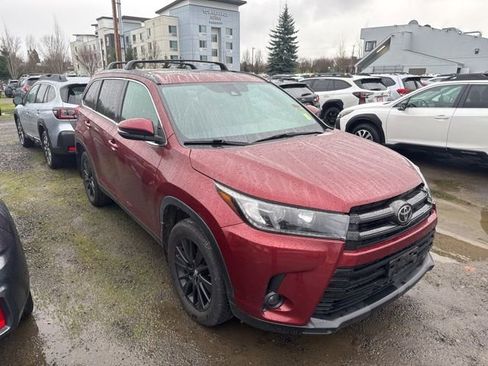 Used 2019 Toyota Highlander SE image 1