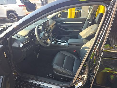 Used 2025 Nissan Altima 2.5 SL FWD image 6