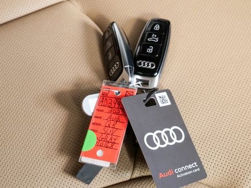 Used 2023 Audi Q8 Prestige w/ Prestige Package image 38