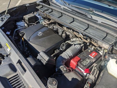 Used 2021 Toyota Highlander XLE image 63