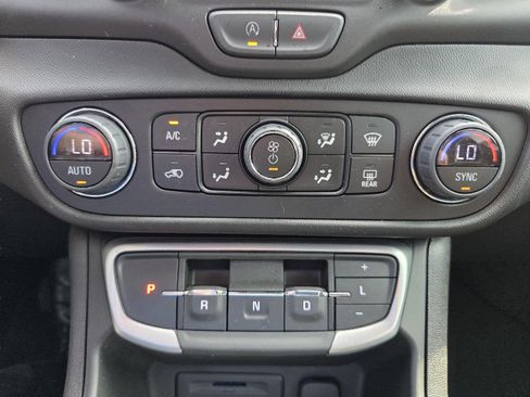 Used 2024 GMC Terrain SLT w/ Elevation Edition FWD image 23