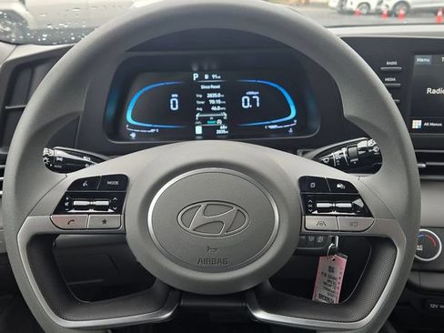 Certified 2025 Hyundai Elantra SE FWD image 15
