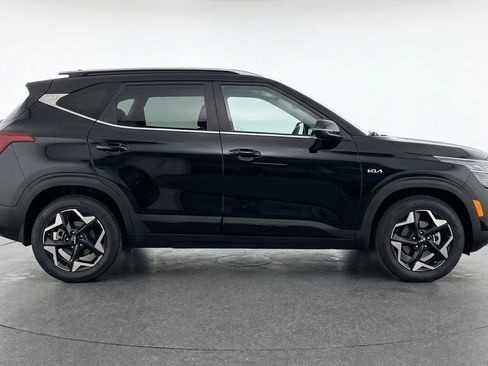 Used 2025 Kia Seltos S FWD image 11