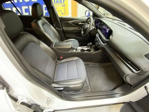 Used 2025 Buick Envista Preferred FWD image 24
