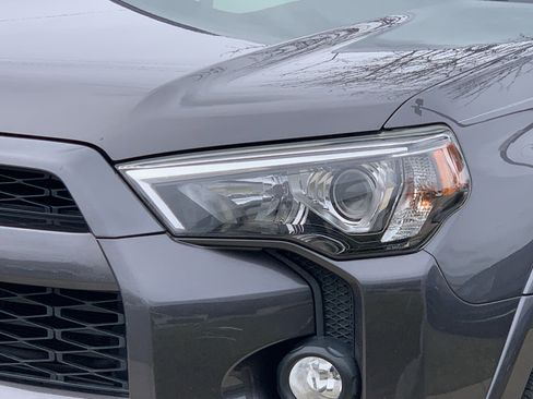 Used 2015 Toyota 4Runner SR5 Premium image 6