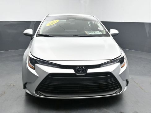 Used 2023 Toyota Corolla LE image 3