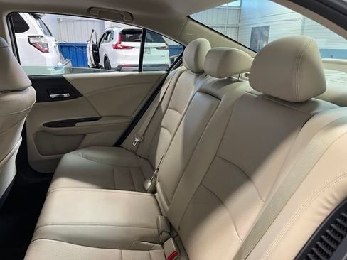 Used 2015 Honda Accord EX-L image 18