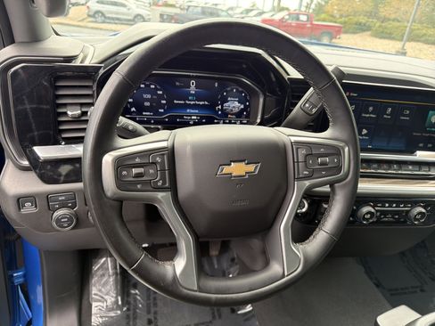 Used 2025 Chevrolet Silverado 1500 LT AWD/4WD image 23
