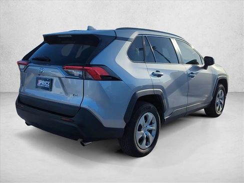 Used 2021 Toyota RAV4 LE image 6