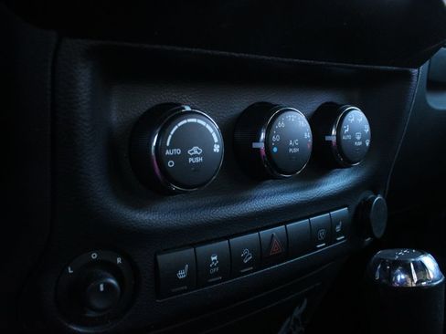 Used 2015 Jeep Wrangler Unlimited Sahara AWD/4WD image 13
