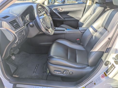 Used 2016 Lexus CT 200h image 16