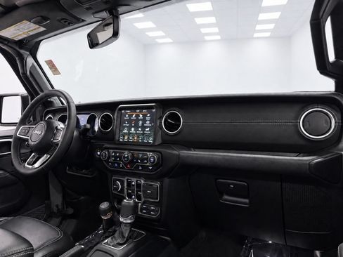 Used 2023 Jeep Wrangler Unlimited Sahara w/ Cold Weather Group AWD/4WD image 27