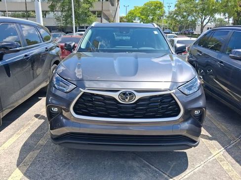 Used 2024 Toyota Highlander XLE image 2