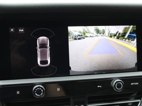 Used 2022 Porsche Macan image 18