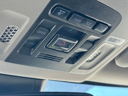 Used 2023 Toyota Camry SE image 30