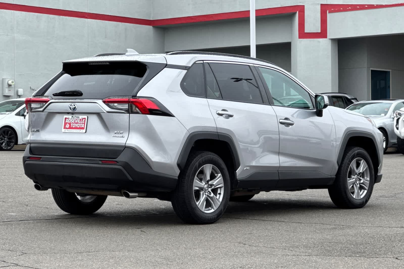 Used 2023 Toyota RAV4 XLE AWD/4WD image 2