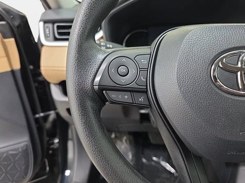 Used 2025 Toyota RAV4 LE AWD/4WD image 17