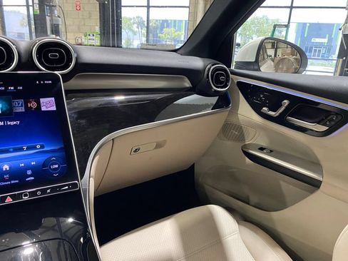 Certified 2025 Mercedes-Benz GLC 300 4MATIC image 4