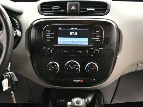 Used 2019 Kia Soul image 19
