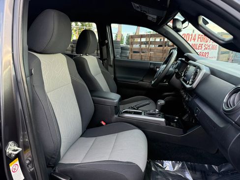 Used 2020 Toyota Tacoma TRD Sport image 18