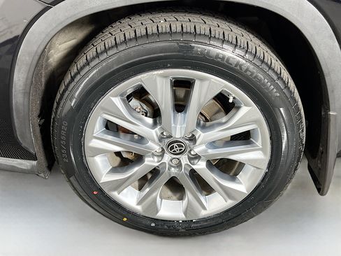 Used 2023 Toyota Highlander Limited image 28