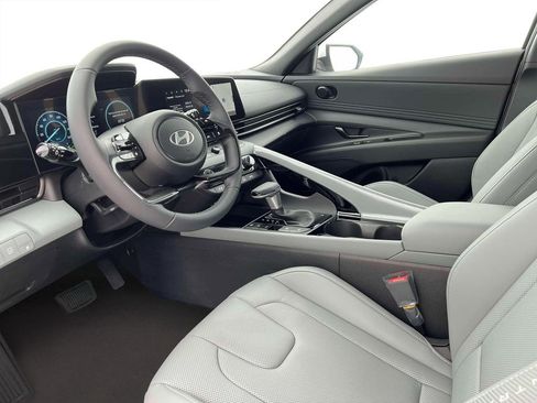 New 2025 Hyundai Elantra Limited FWD image 14