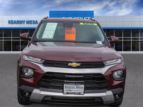 Used 2023 Chevrolet TrailBlazer LT FWD image 2