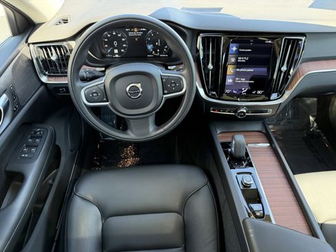 Certified 2022 Volvo S60 B5 Momentum w/ Premium Package image 12