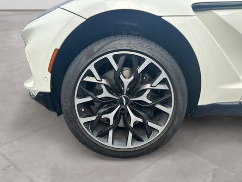 Used 2021 Aston Martin DBX AWD/4WD image 14