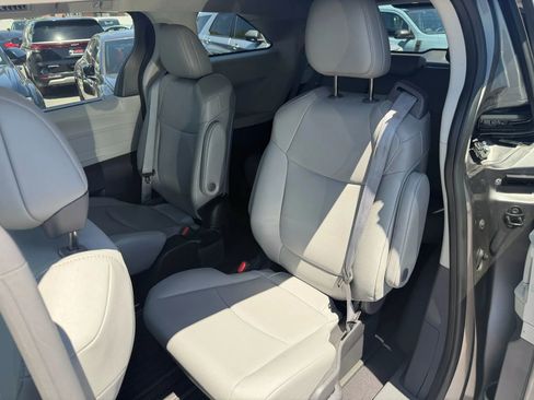 Used 2023 Toyota Sienna XLE AWD/4WD image 22