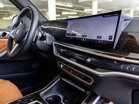 Certified 2024 BMW X7 xDrive40i w/ M Sport Package image 30