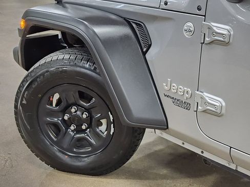 Used 2018 Jeep Wrangler Unlimited Sport image 23