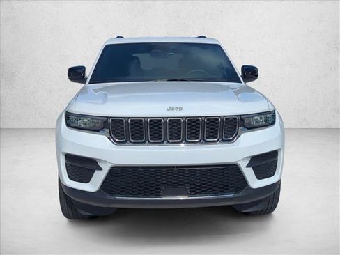 Used 2025 Jeep Grand Cherokee Laredo w/ Luxury Tech Group I image 2