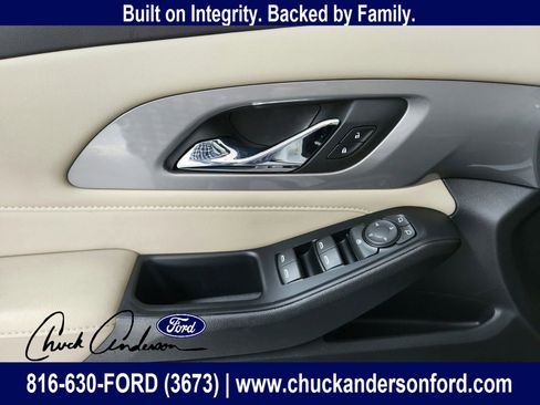 Used 2023 Chevrolet Traverse LS image 16