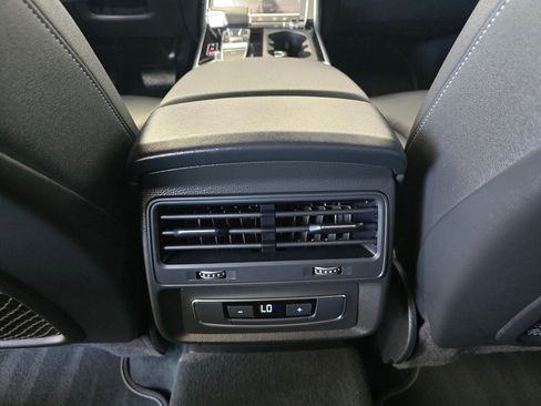 Used 2025 Audi Q7 3.0T Premium Plus AWD/4WD image 36