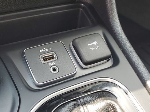 Used 2020 Jeep Cherokee Limited AWD/4WD image 16