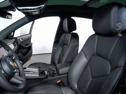 New 2026 Porsche Macan image 5