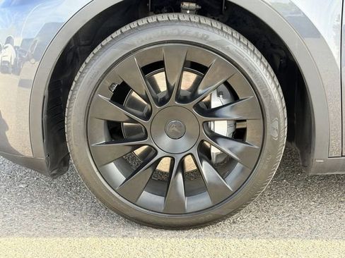 Used 2021 Tesla Model Y Long Range image 31