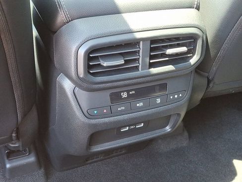 Used 2023 Honda Pilot Touring image 11