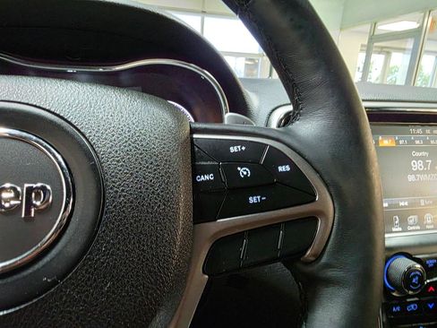 Used 2017 Jeep Grand Cherokee Altitude AWD/4WD image 30