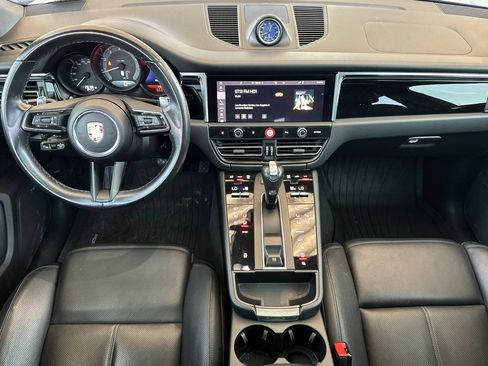 Used 2024 Porsche Macan AWD/4WD image 16