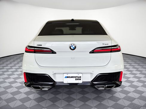 Used 2023 BMW 760i xDrive AWD/4WD image 11