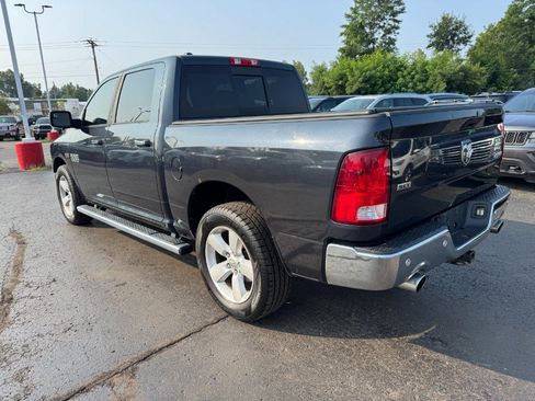 Used 2017 RAM 1500 Classic SLT w/ SLT Plus D←cor Group AWD/4WD image 3
