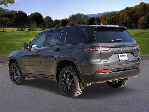 New 2025 Jeep Grand Cherokee Limited image 3