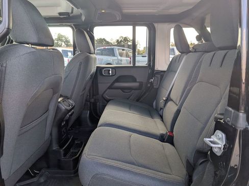 Used 2025 Jeep Wrangler Unlimited Sahara AWD/4WD image 27
