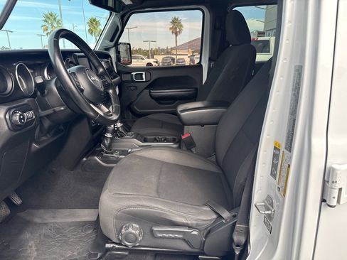 Used 2021 Jeep Gladiator Sport image 13